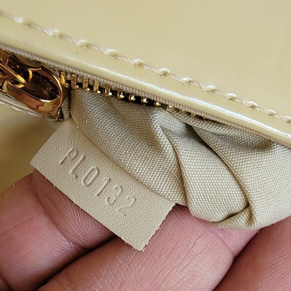 Louis Vuitton Sobe Champaigne Vernis  Patent Leather Clutch - Picture 11 of 13